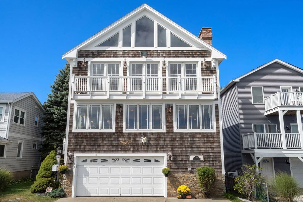 125 Edgewater Drive, Quincy