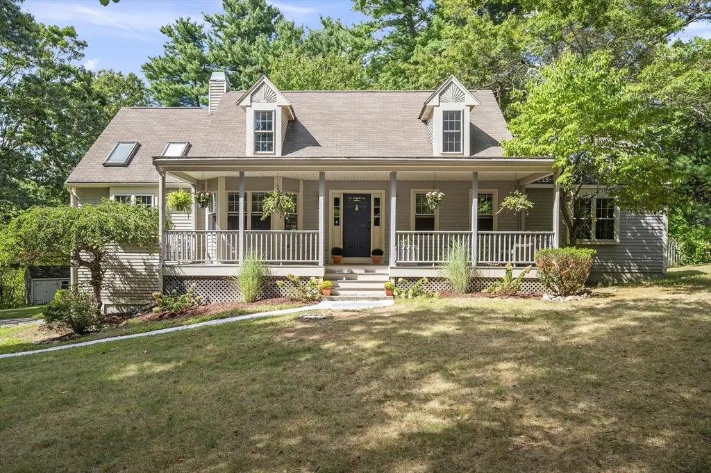 6 Mellen Street, Hopedale