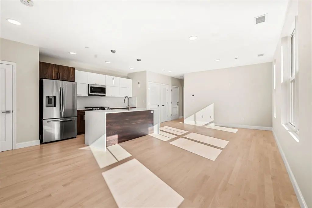 124 Warren Street #202, Boston