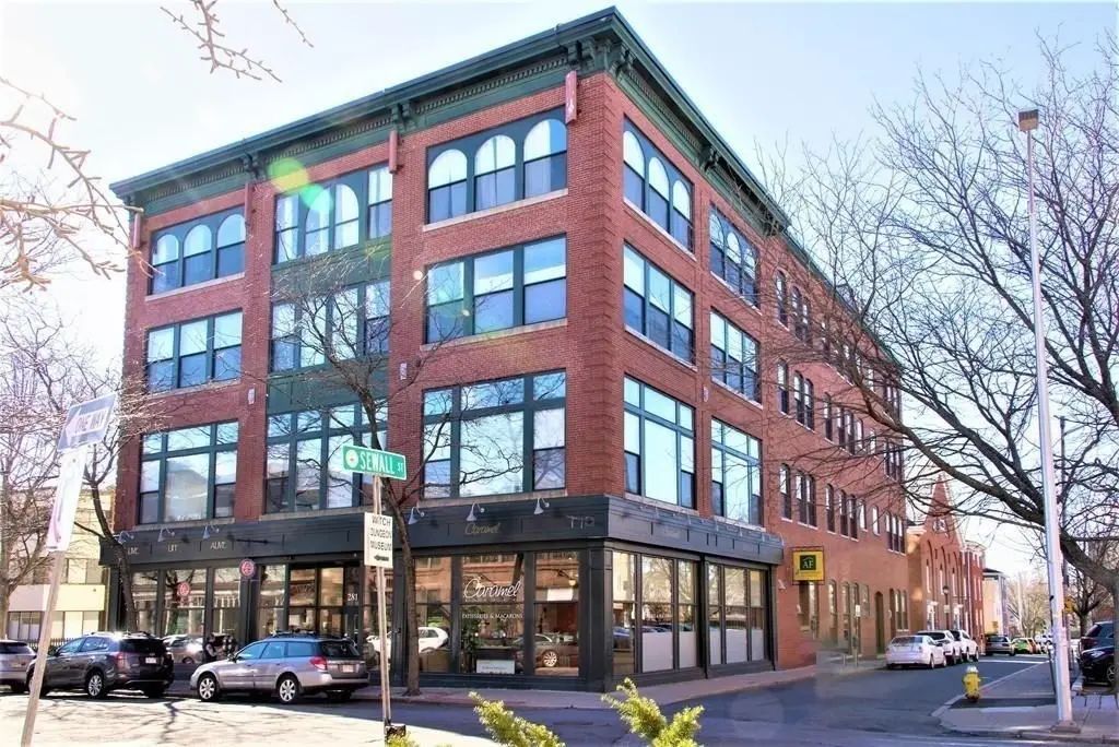 275 Essex St #203, Salem