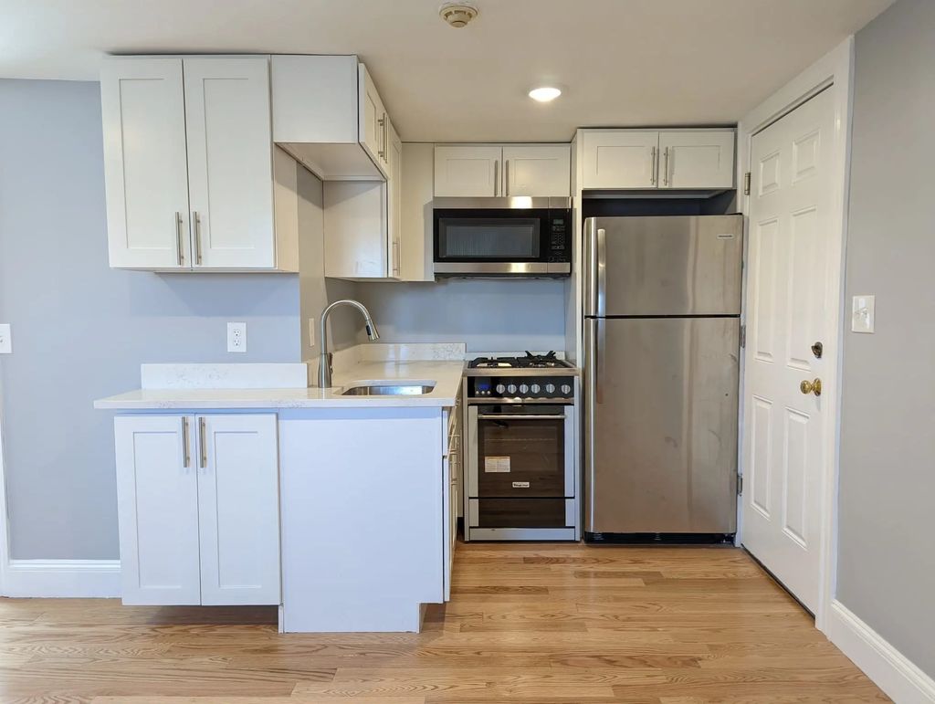 293 Fayette St #3, Quincy