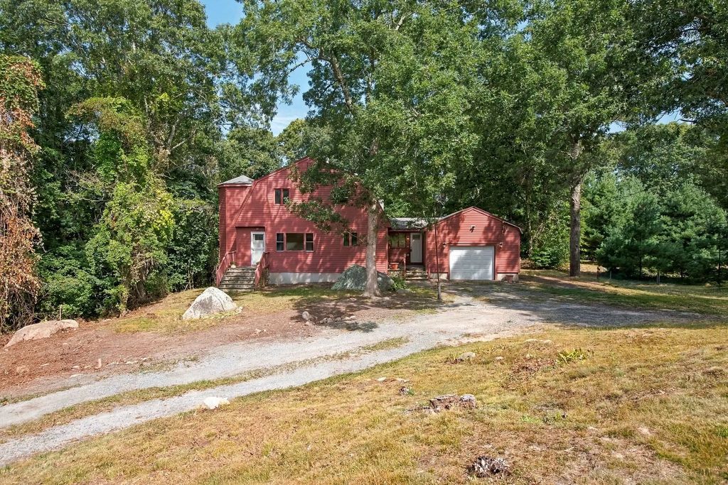 56 Westmoreland Dr, Falmouth