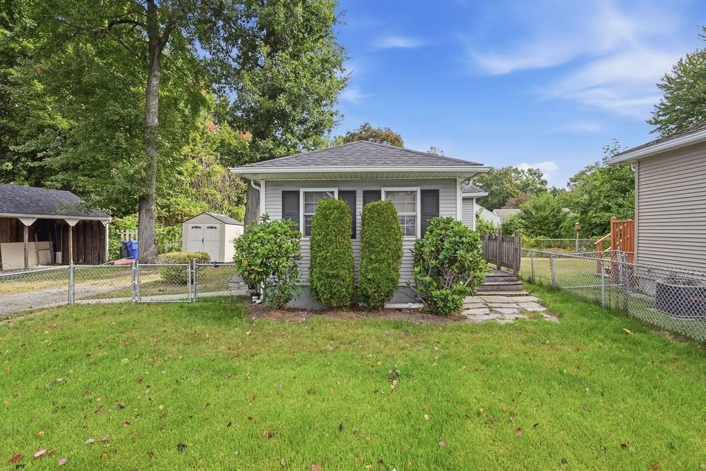 215 Eddy St, Springfield