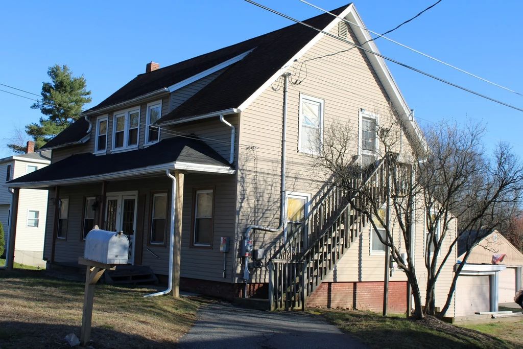 25 Quinebaug Road, Dudley