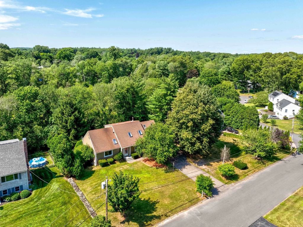 7 Oxyoke Dr, Methuen