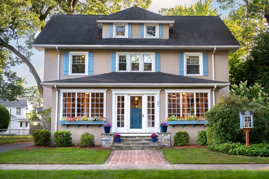 27 Fernleaf Ave, Longmeadow