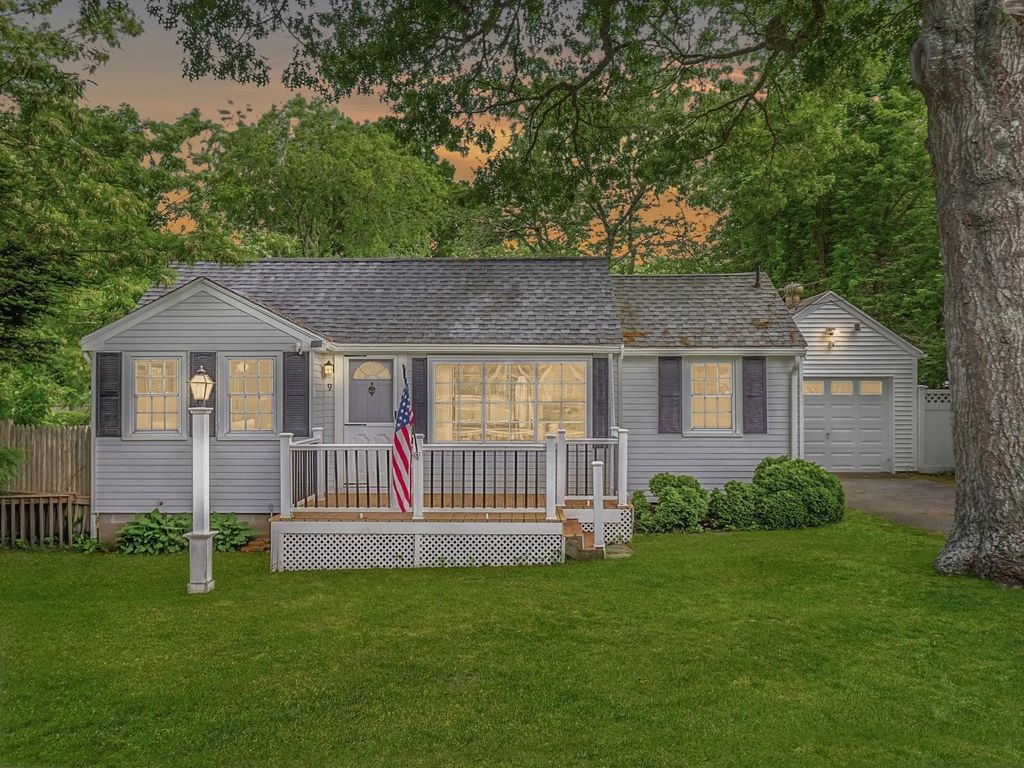 9 Silver Leaf, Yarmouth
