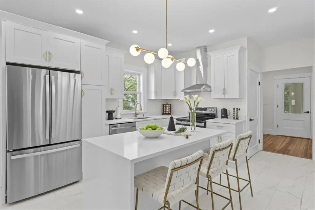 221 Pelham St, Methuen