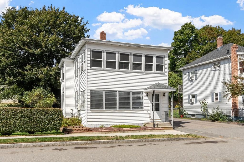 262 Oak Street, Clinton