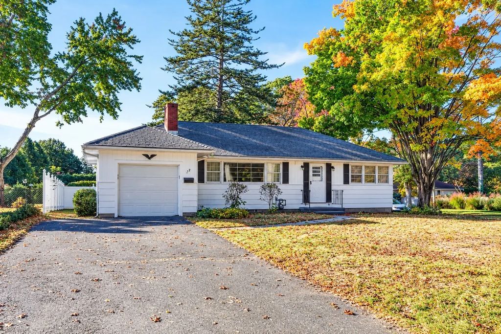 172 Harwich Rd, West Springfield