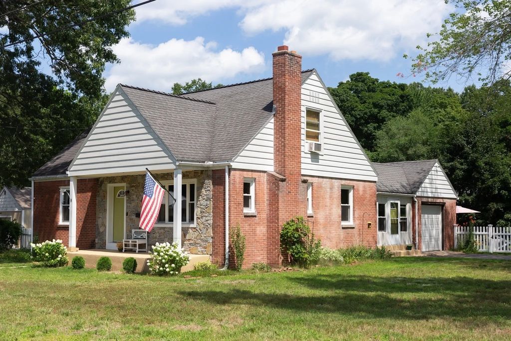 8 Marcel St, South Hadley