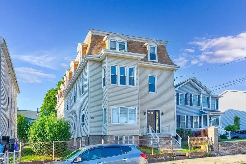 282 Sprague, Fall River