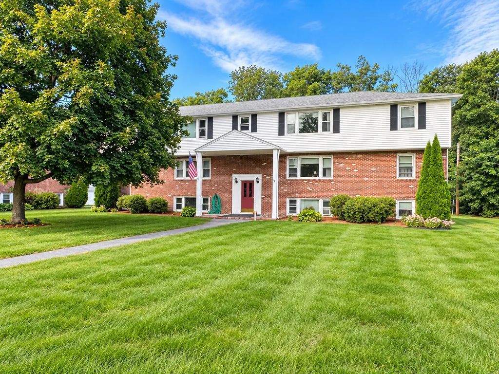 91 Elm St #1a, Uxbridge
