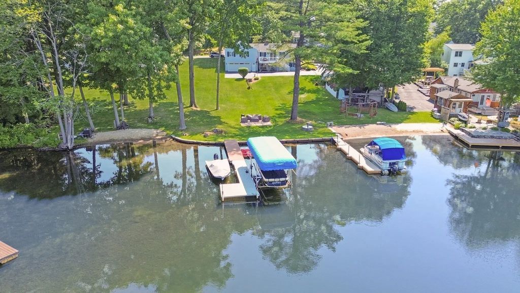 34 Macarthur Dr, Millbury