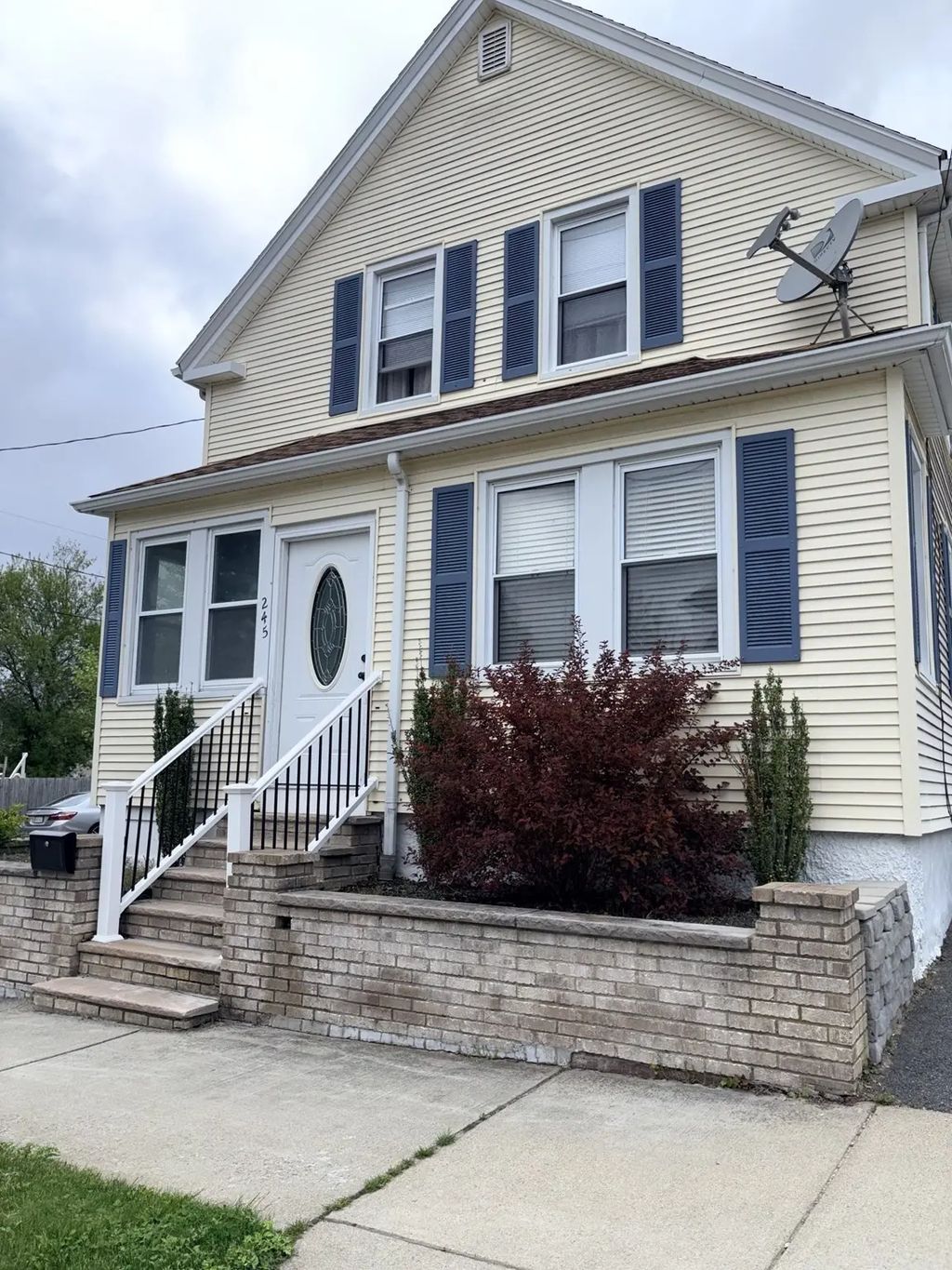 245 Clifford St, New Bedford