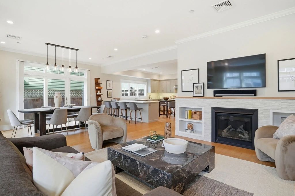 315 Highland Ave #101, Somerville