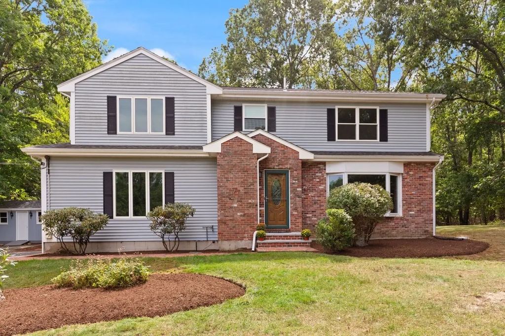 14 Fox Hollow Ln, Sharon
