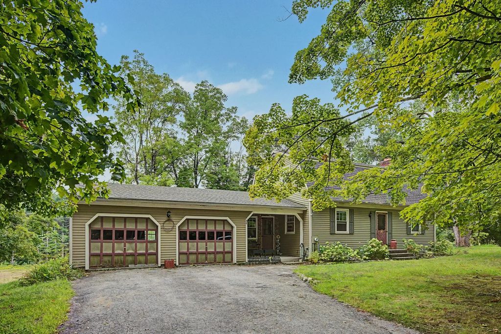 216 Southampton Rd, Westhampton