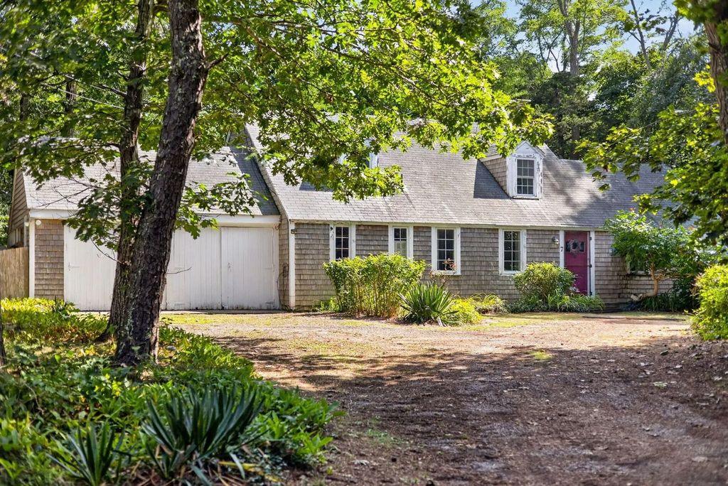 7 Carmen Ln, Orleans