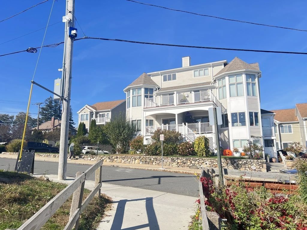 170 Cliff Ave #170, Winthrop