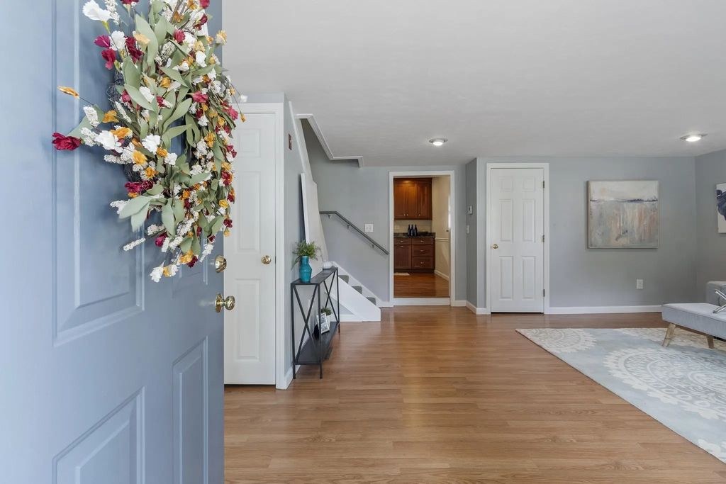 142 Bridle Road, Billerica