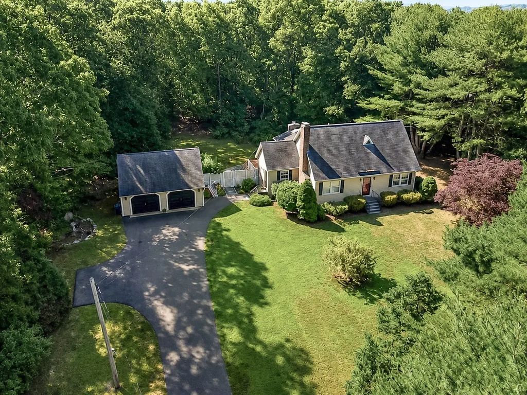 83 Stoney Hollow Rd, Tiverton