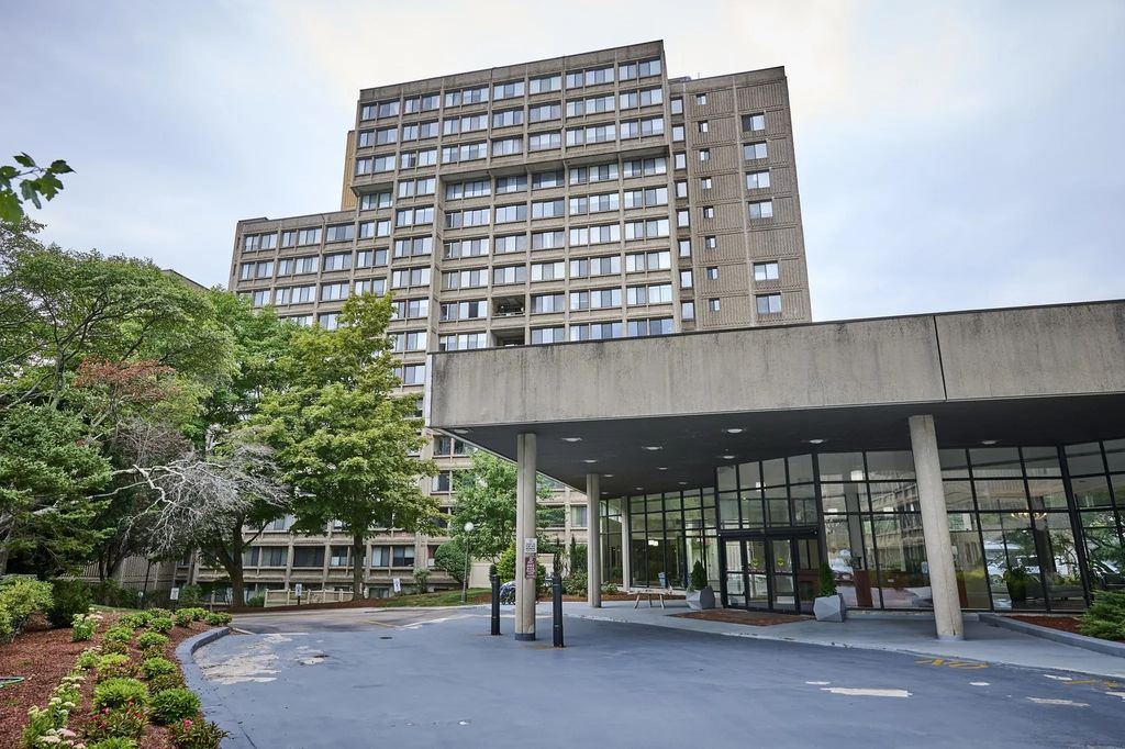 250 Hammond Pond Parkway #609s, Newton