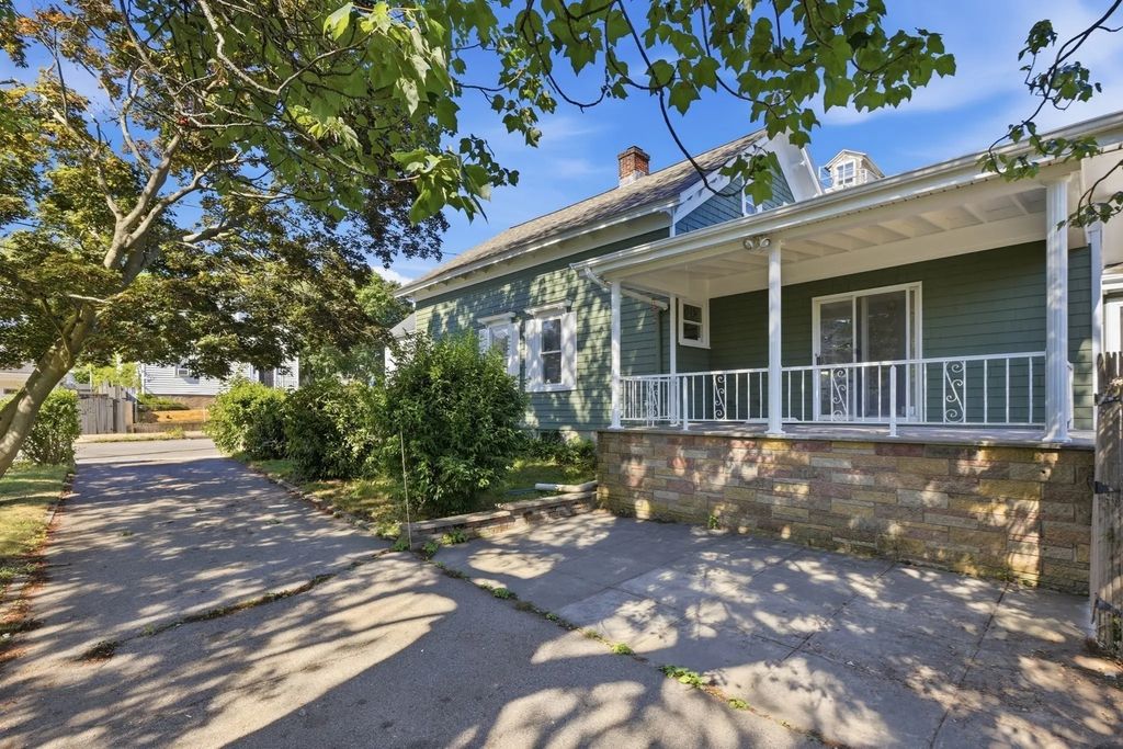 501 Pine St, Fall River