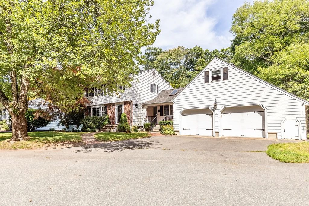 15 Johnson Rd, Avon