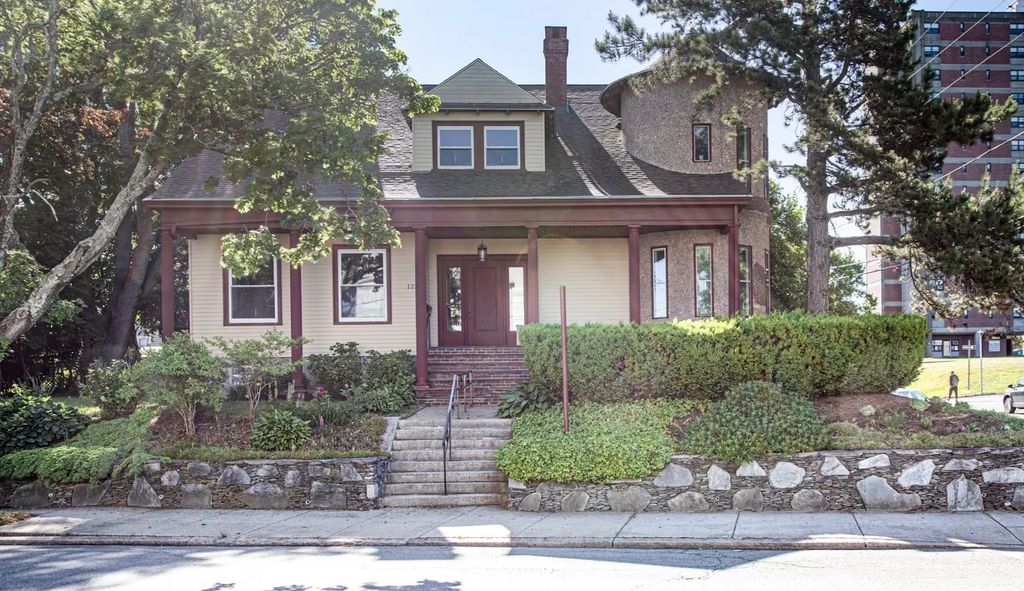 1231 Robeson St, Fall River