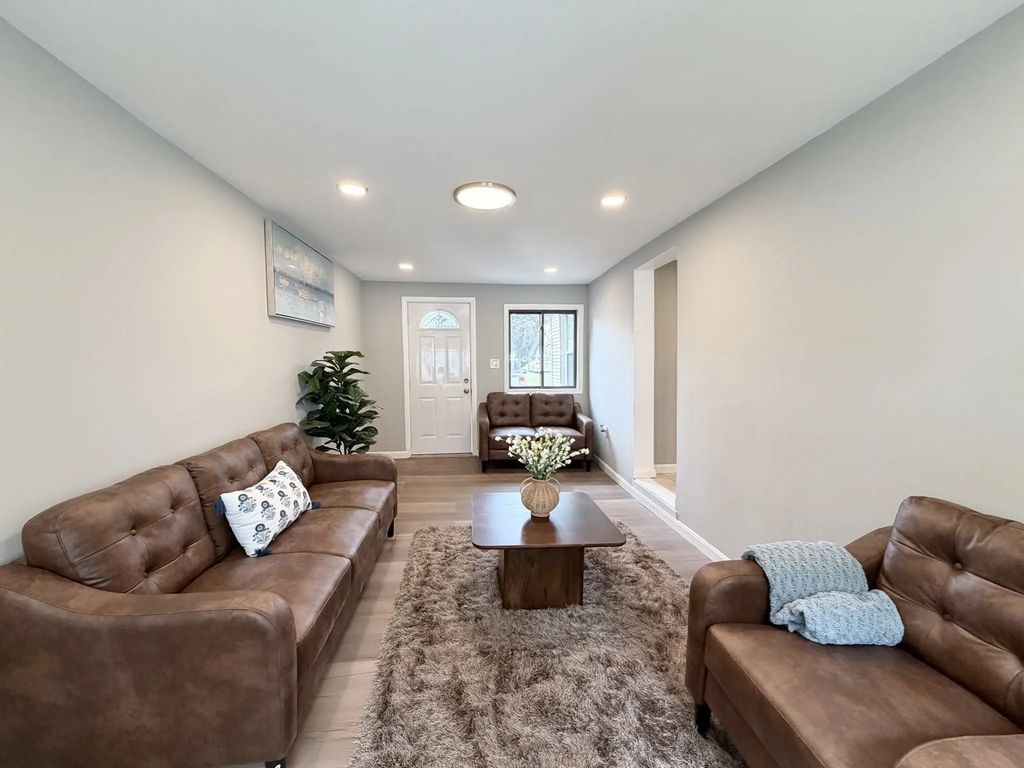 87 Vezina Ave, Leominster