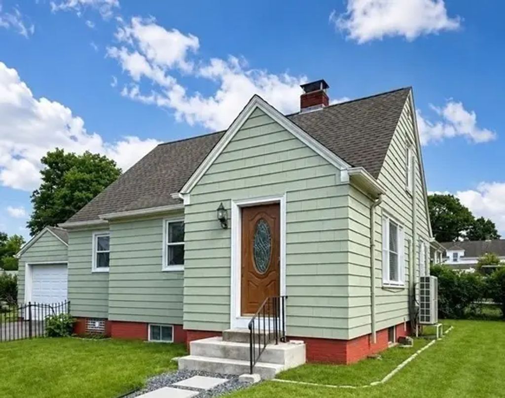 67 Mulberry St, Attleboro
