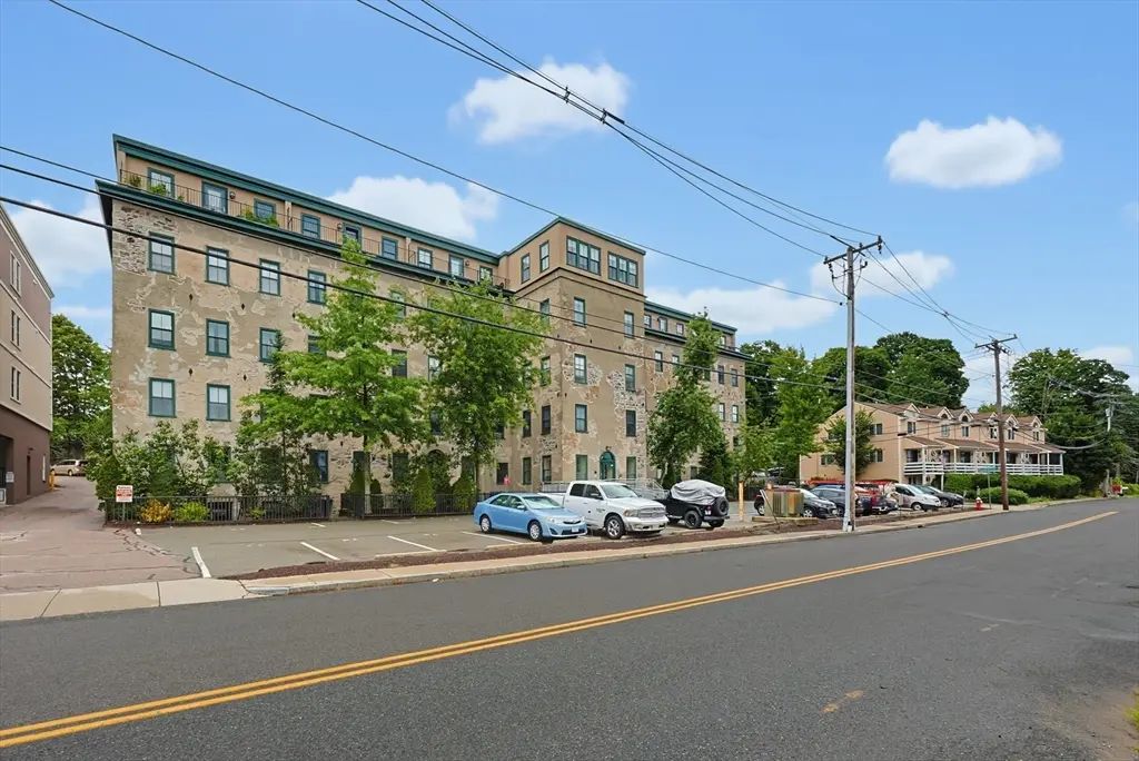 426 Mount Hope St #308, North Attleboro