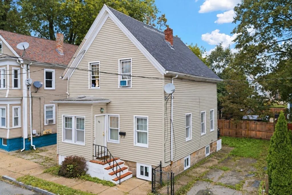 96 Pierce St, New Bedford