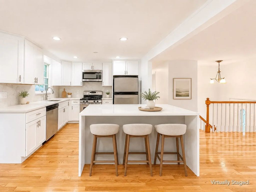 18 Linda St., Foxboro