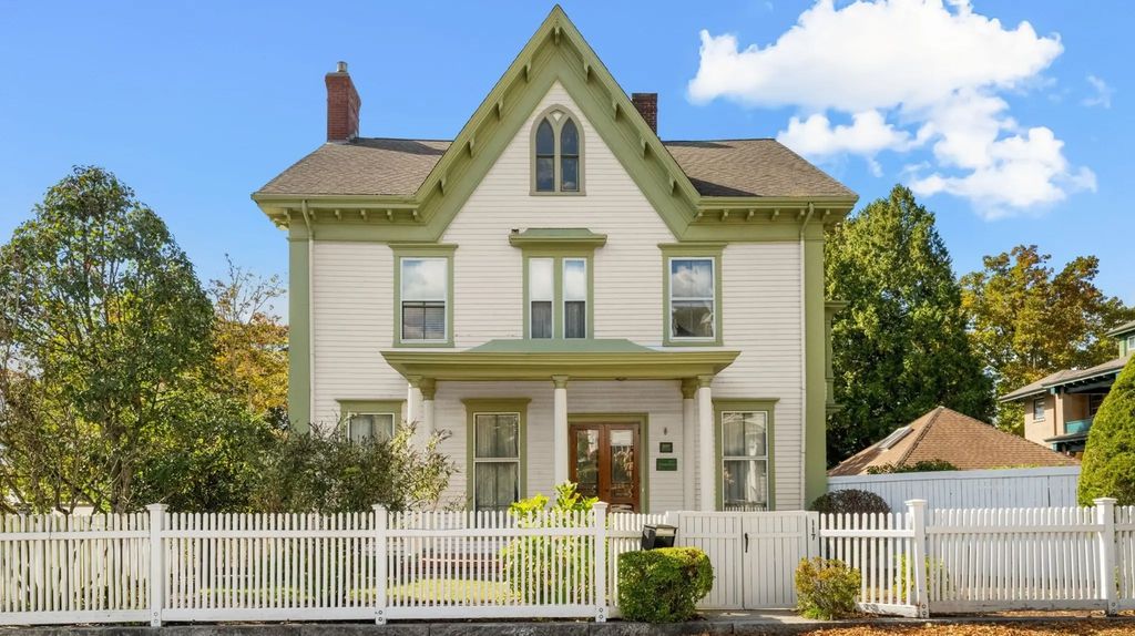117 Cottage St, New Bedford