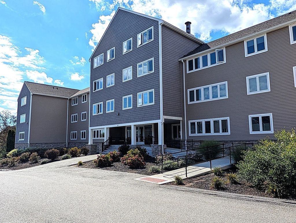 36 Dunham Rd #402, Beverly