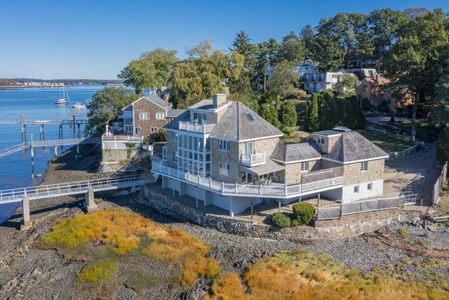 89 Naugus Ave, Marblehead