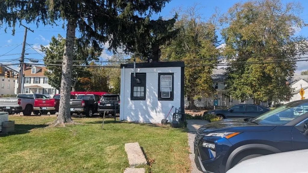 693 Providence St, West Warwick