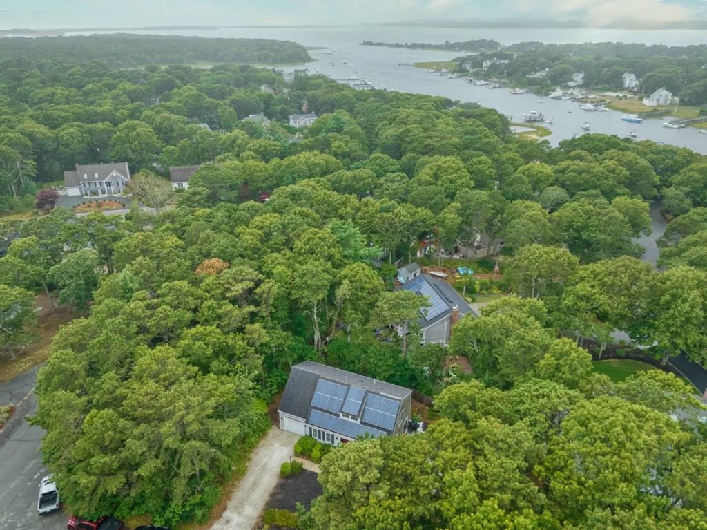 87 Neshobe Rd, Mashpee