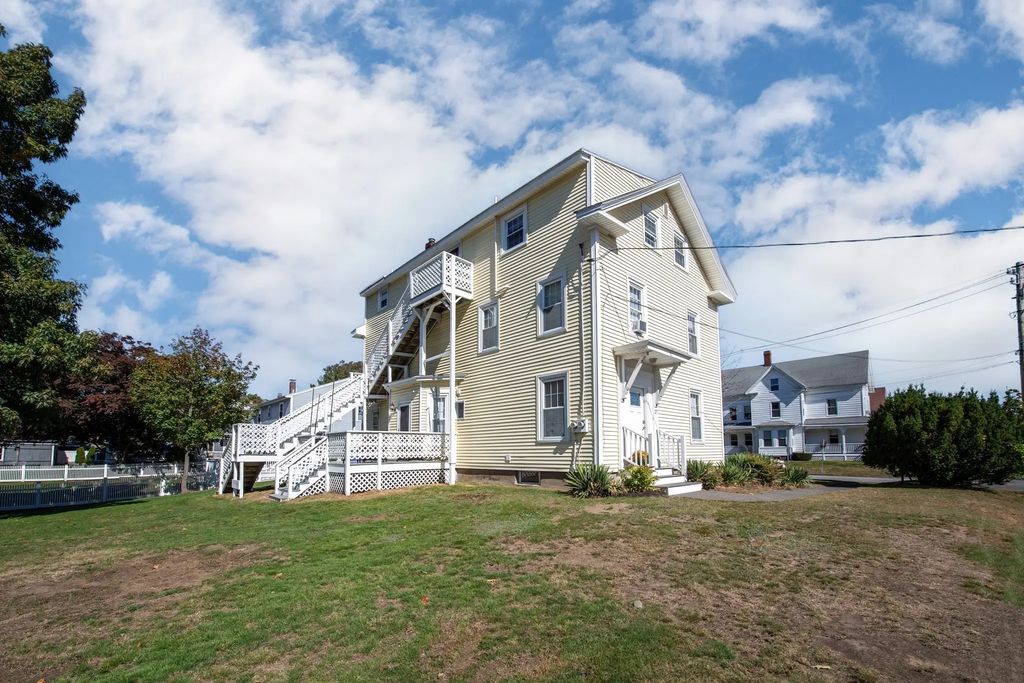 27 Holten St, Danvers