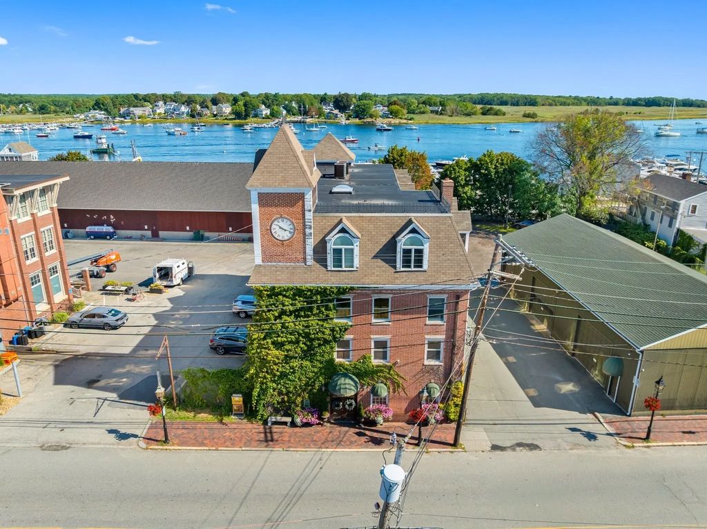45 Water St, Newburyport