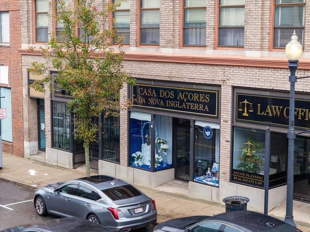 232 S Main St, Fall River