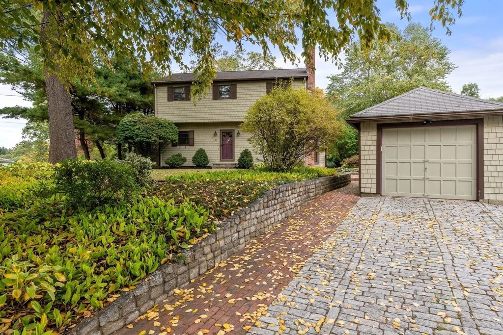 38 Hawthorne Rd, Wayland