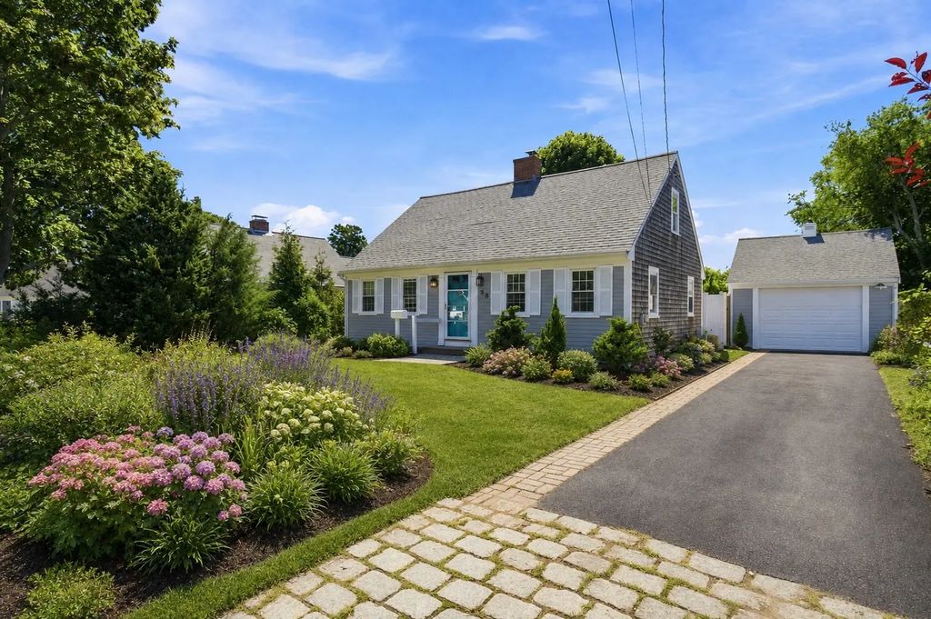 35 Walnut St, Barnstable