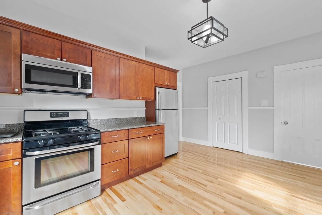 24 Village St #1, Marblehead