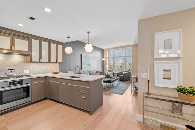 100 Lovejoy Wharf #11-f, Boston