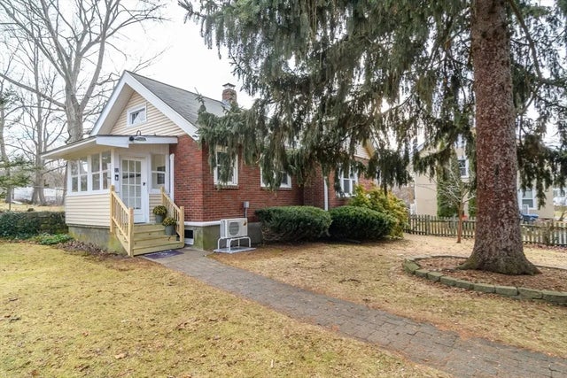 32 Harvard St, Natick