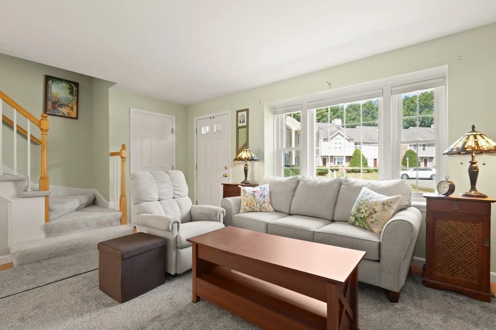 27 E Brookfield Drive #e, Groton