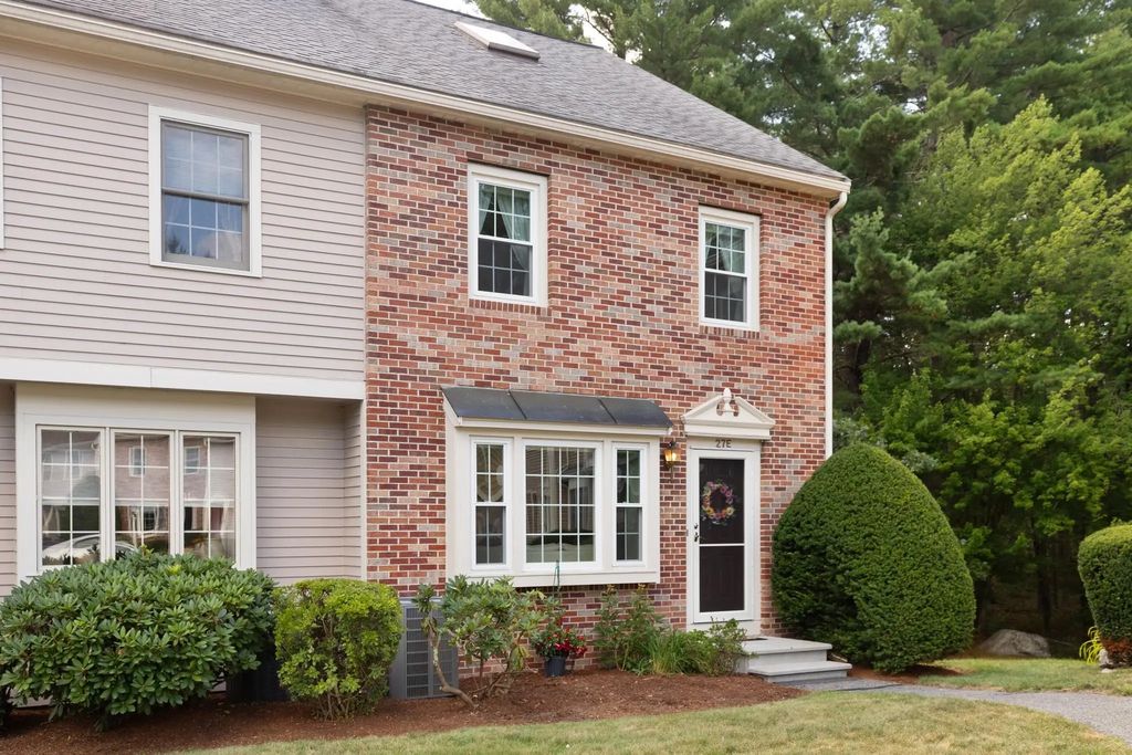 27 E Brookfield Drive #e, Groton